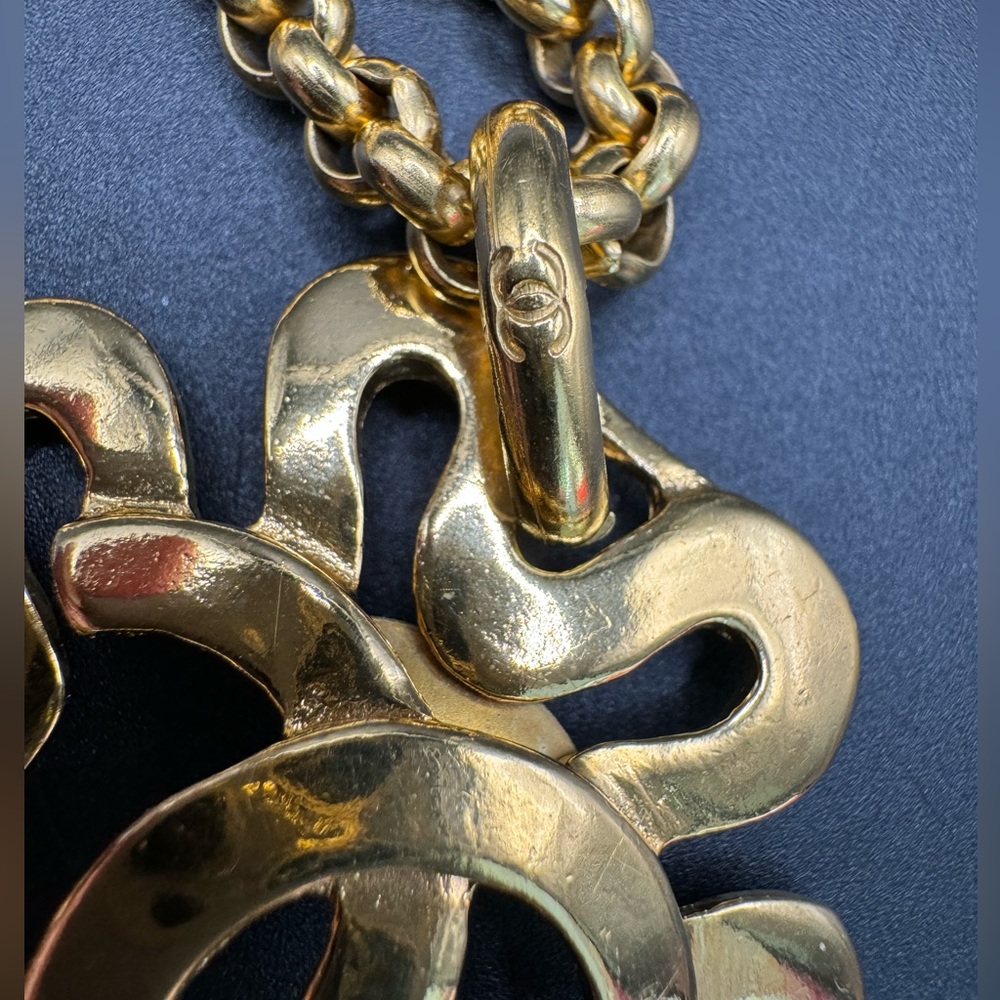 ❗️FINAL PRICE❗️LOT 814 24K gold plated Chanel vintage necklace with CC pendant - Picture 7 of 9